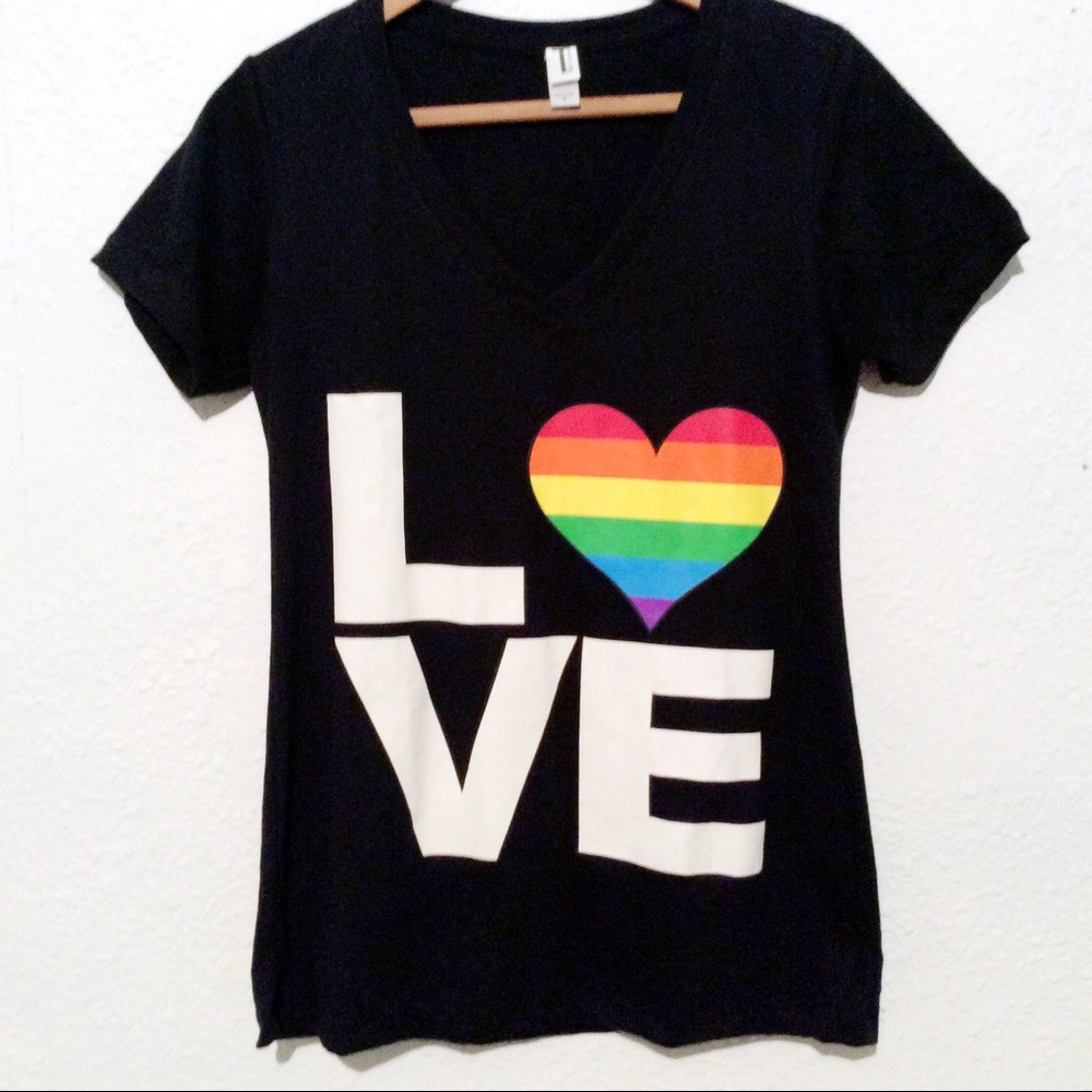 🌹Black graphic “LOVE” tee